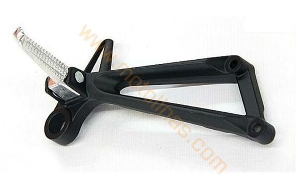 YAMAHA R25 ARKA BASAMAK VE BRAKETİ SAĞ KOMPLE ORJİNAL